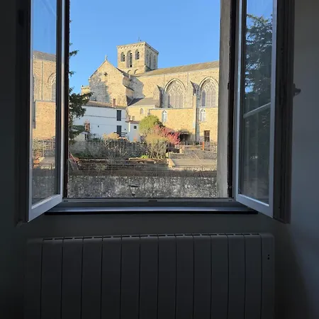 Maison Sur Les Hauteurs De La *