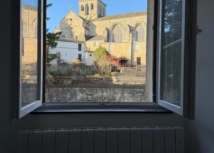 Maison Sur Les Hauteurs De La *